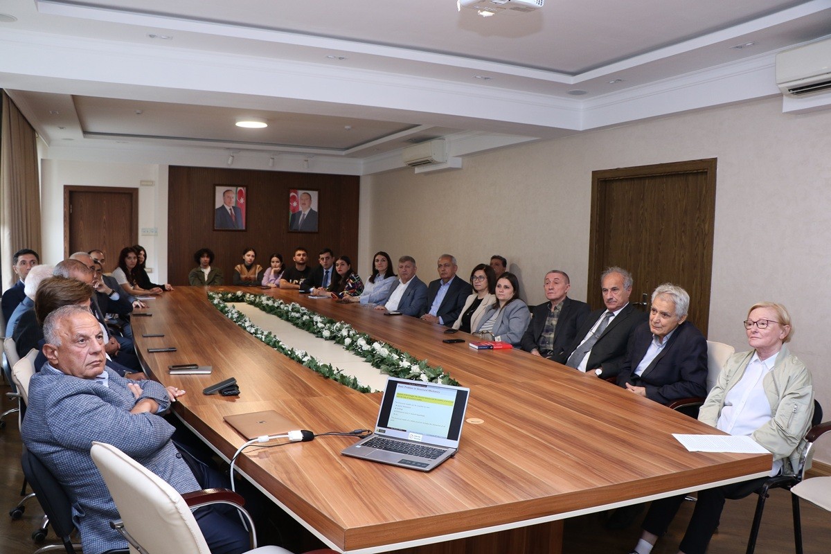 AzMİU-da dünya şöhrətli alimin elmi seminarları keçirilir - FOTOLAR